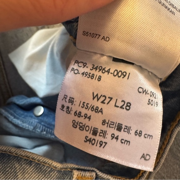 Levi’s Wedgie Straight Light Wash Distressed Jeans - women’s 27 - Picture 10 of 11